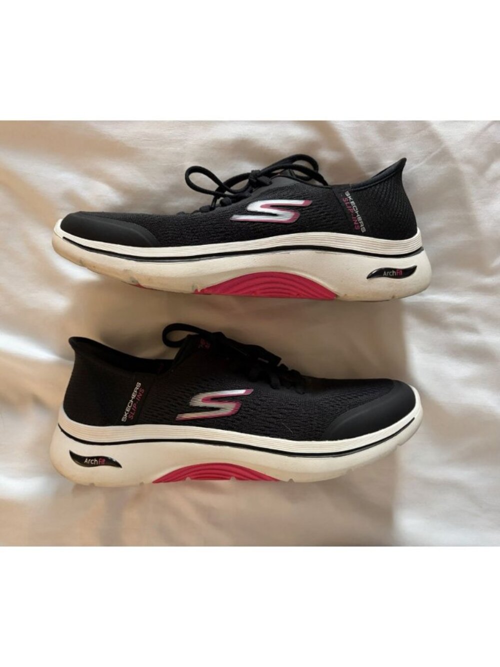 Skechers Women's Go Walk Arch Fit 2.0 Valencia Hands Free Slip-In Size 8